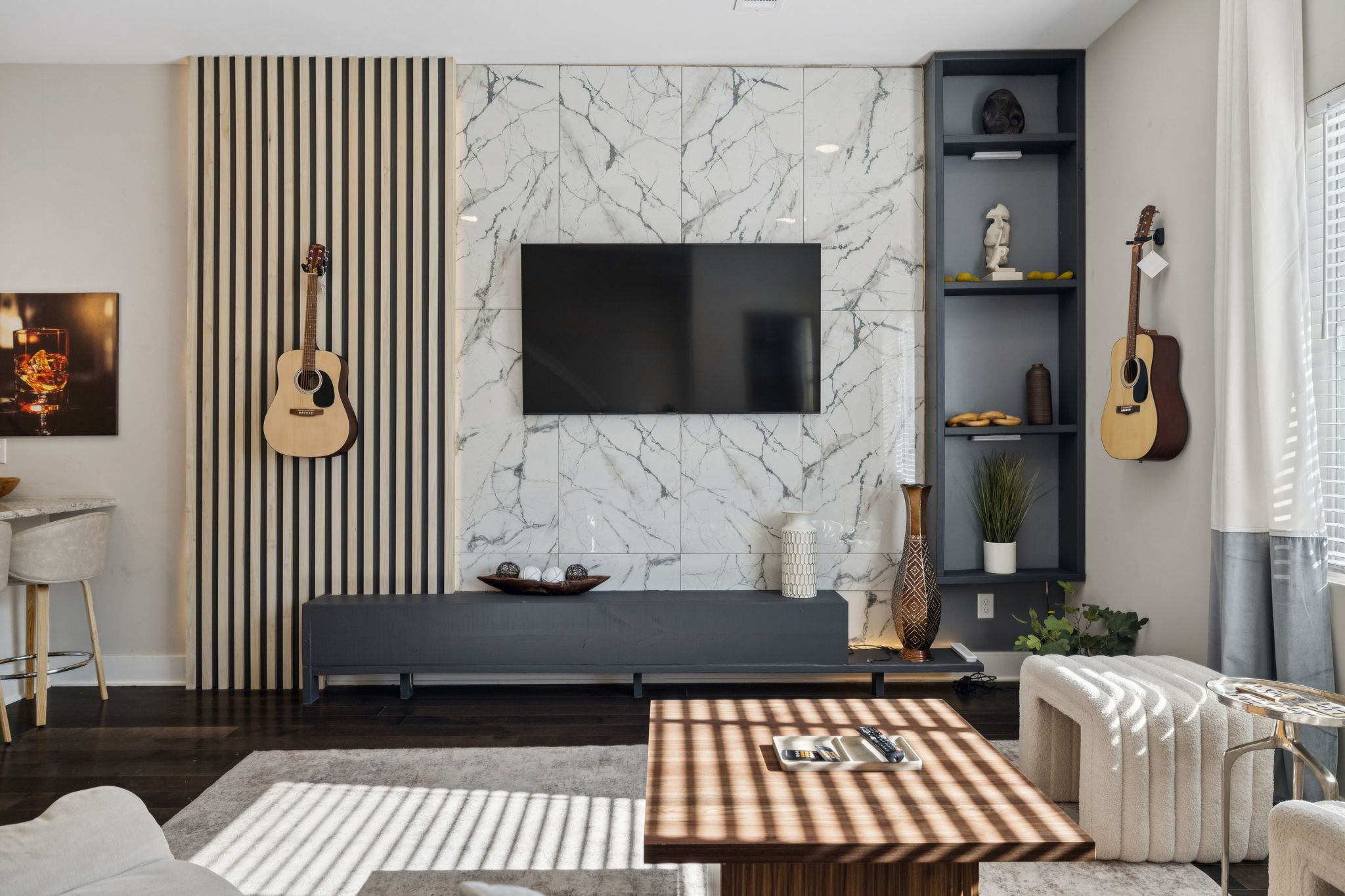 listing main picture