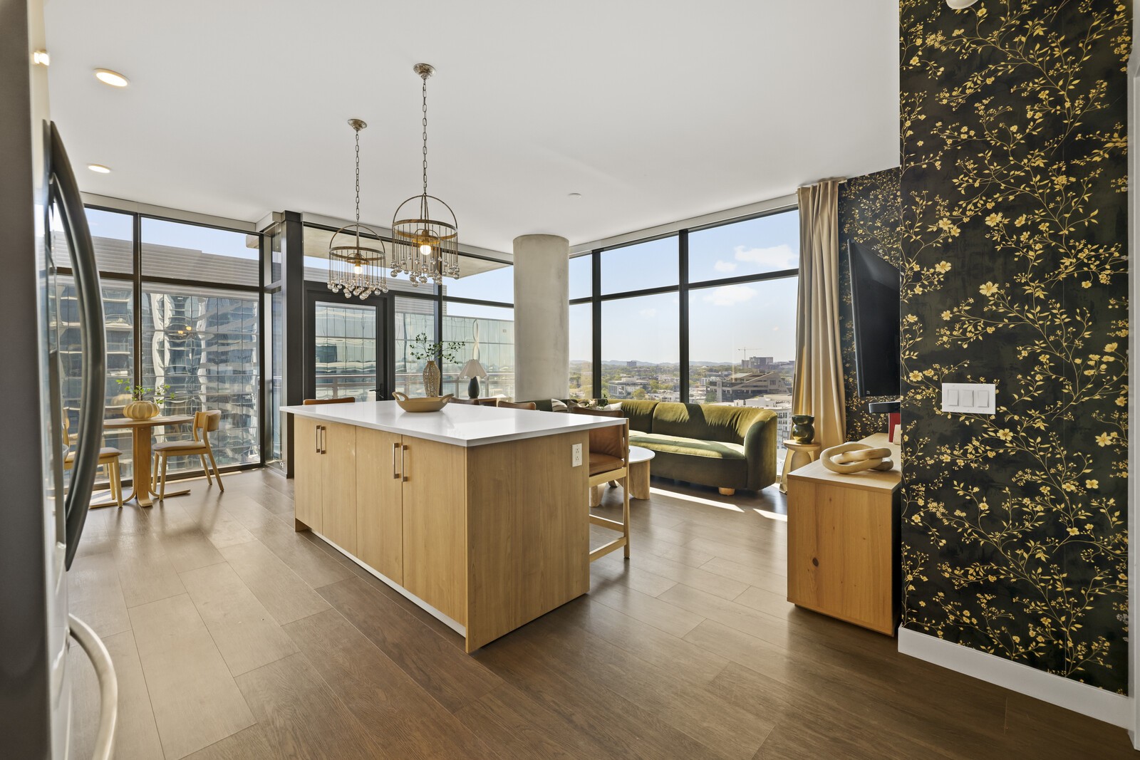 listing main picture