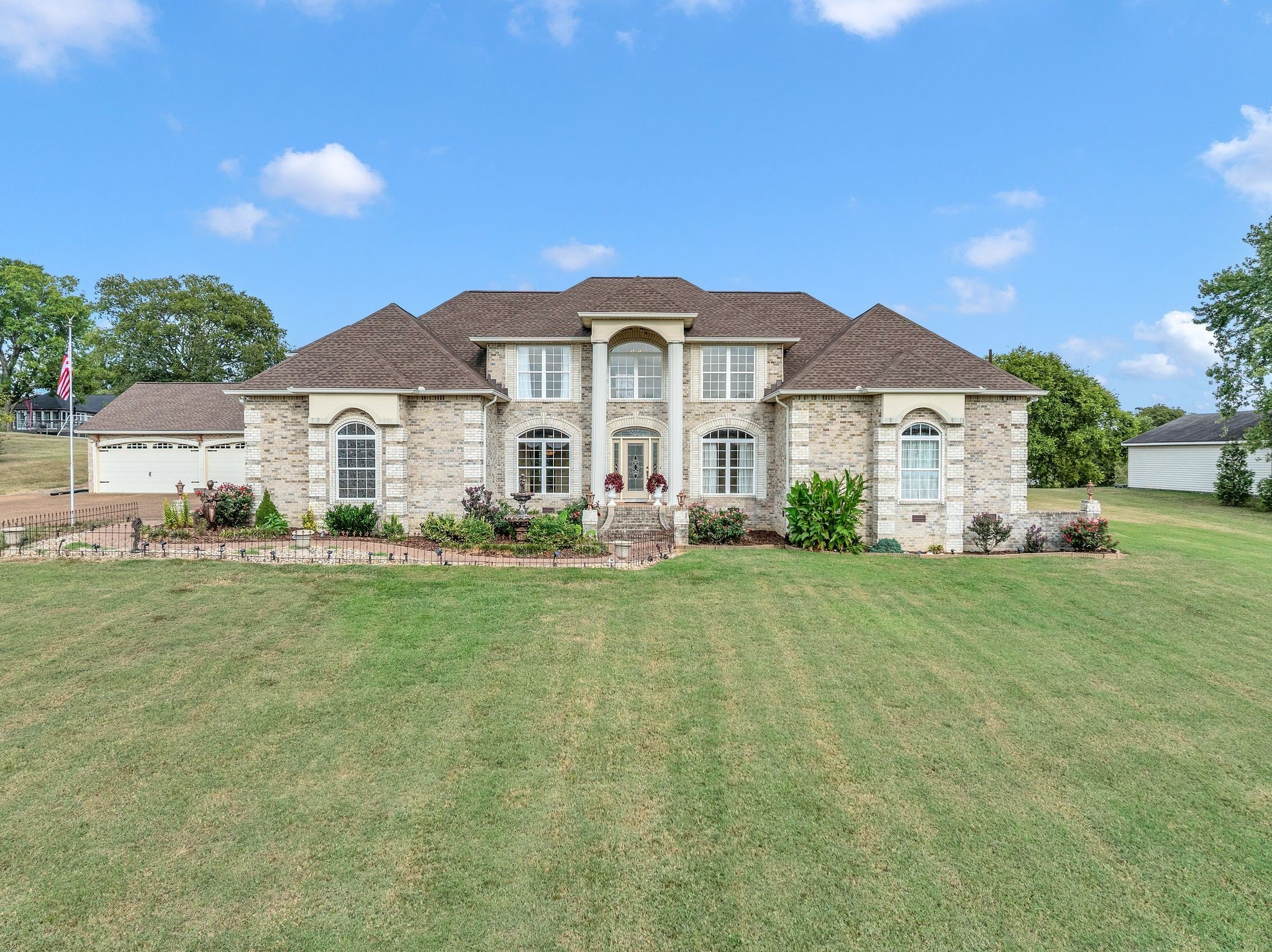 listing main picture