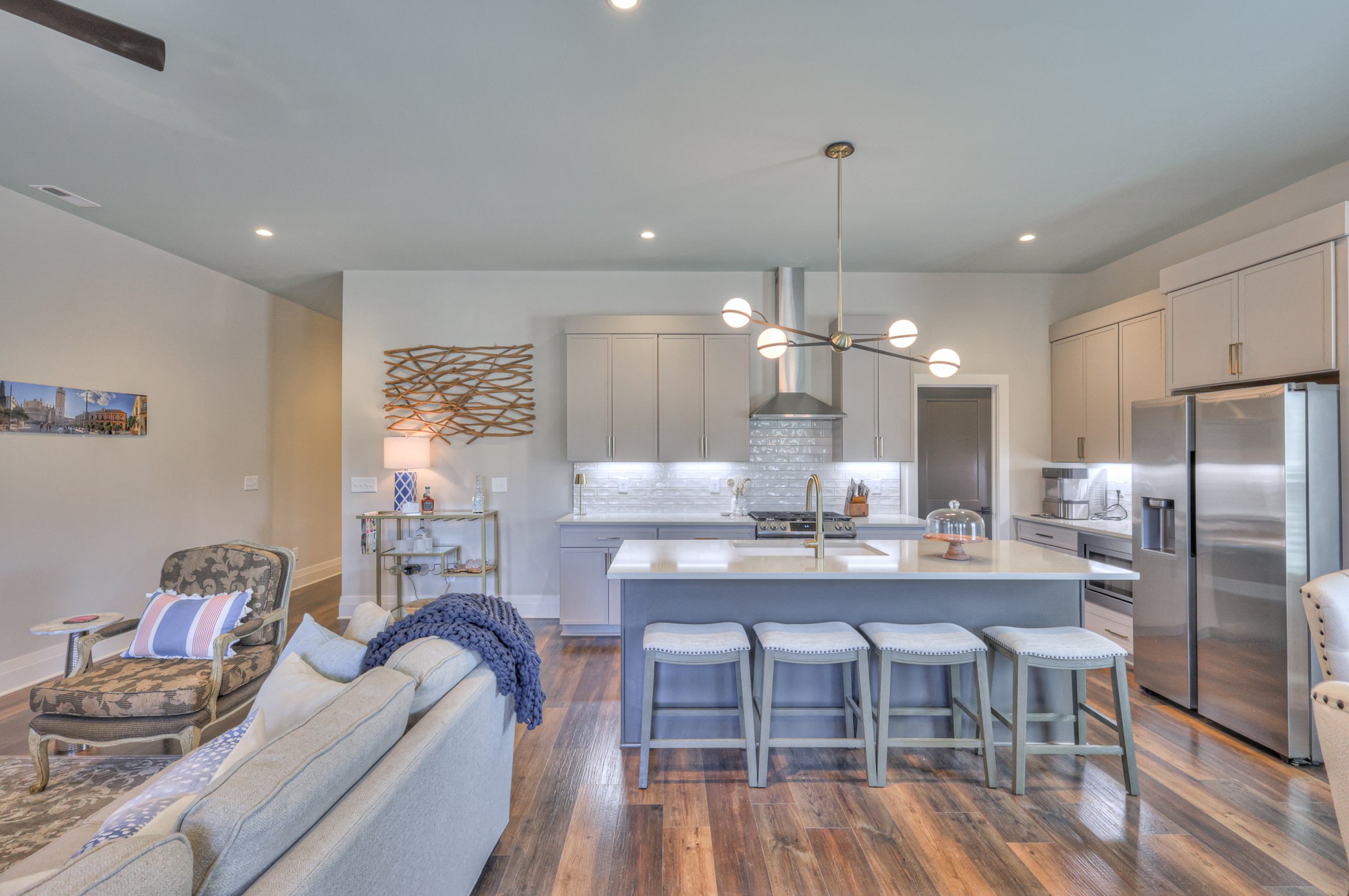 listing main picture