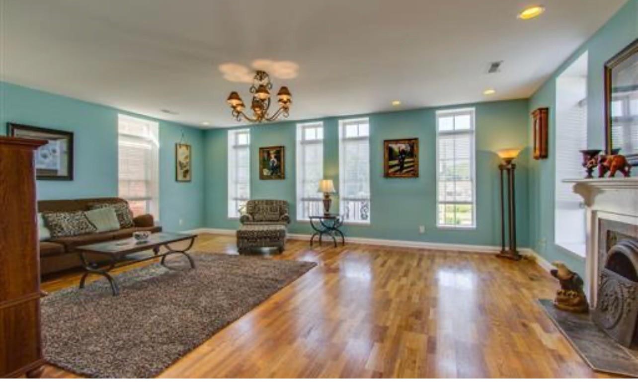 listing main picture