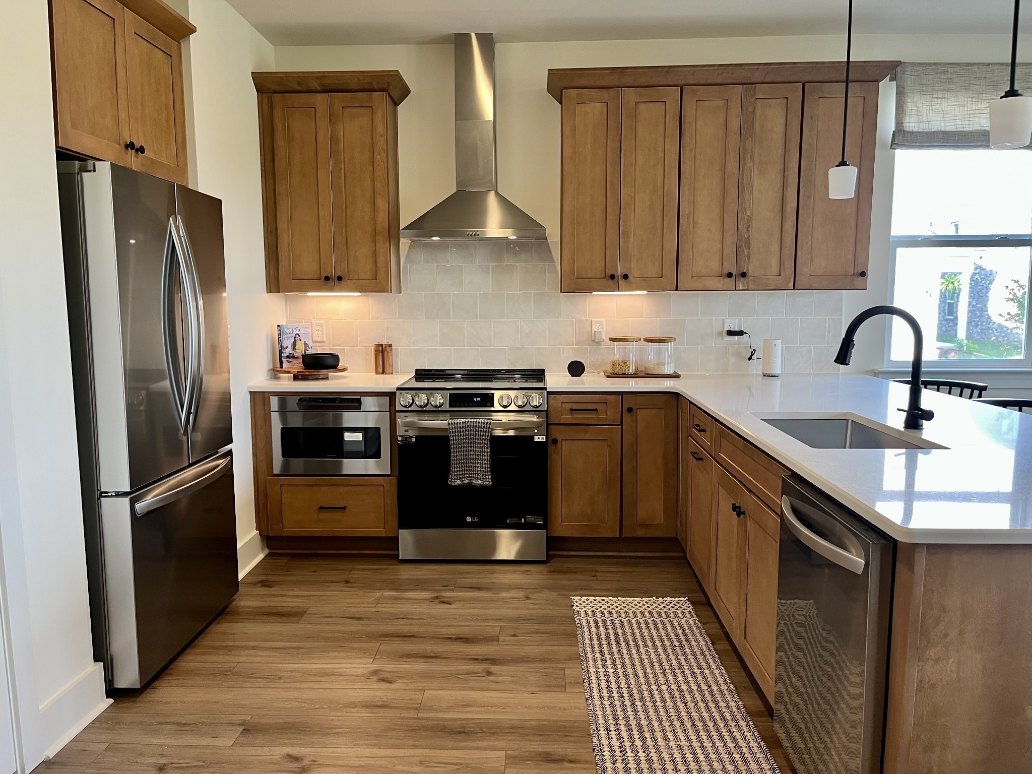 listing main picture