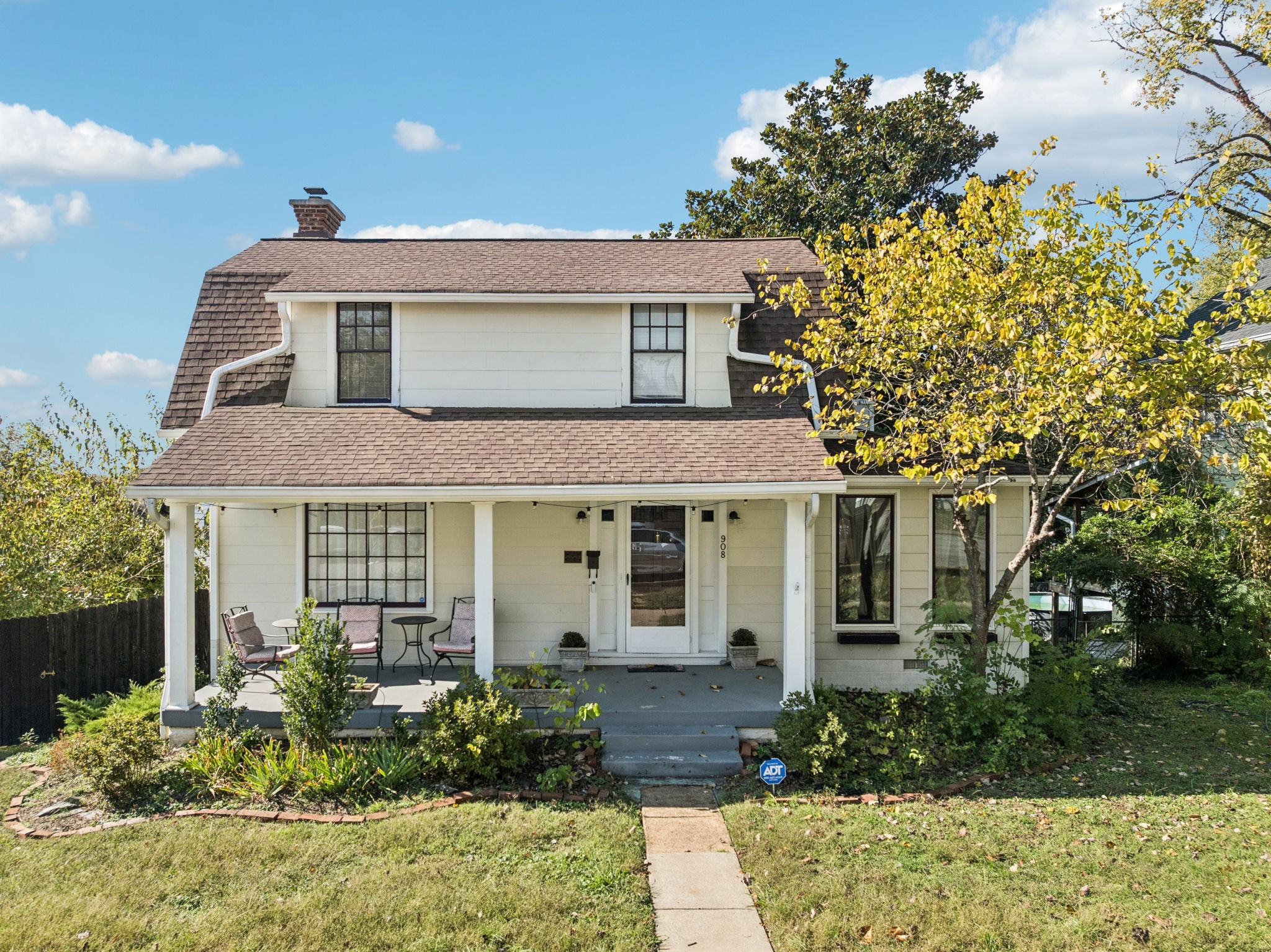 listing main picture