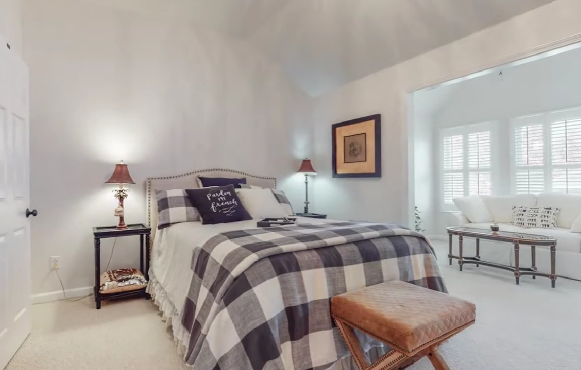 listing main picture