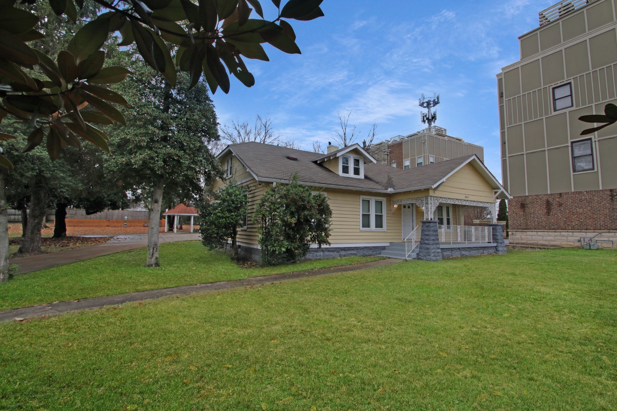 listing main picture