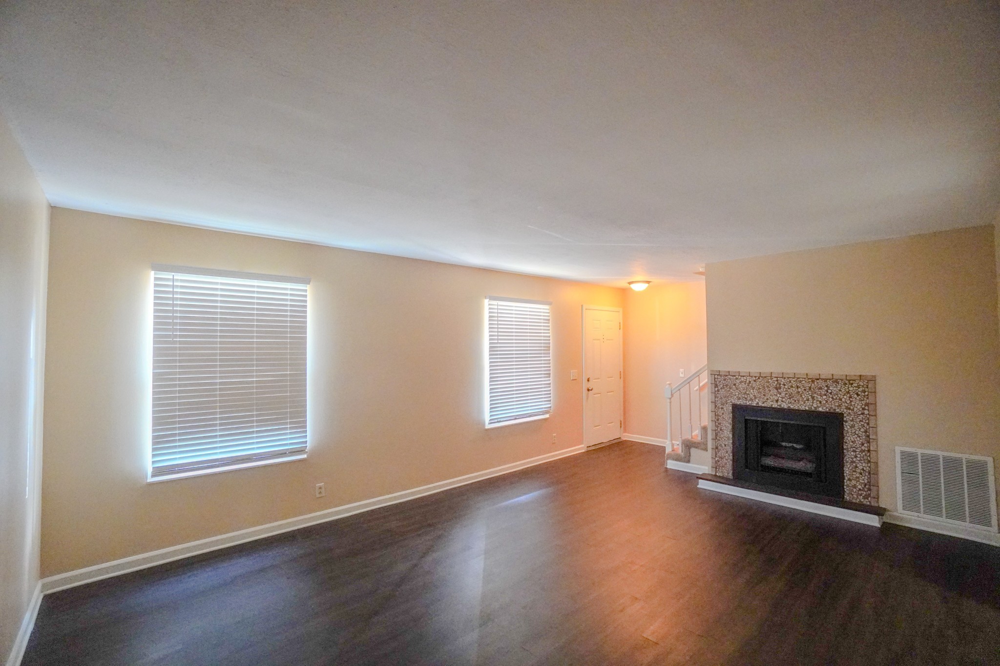 listing main picture