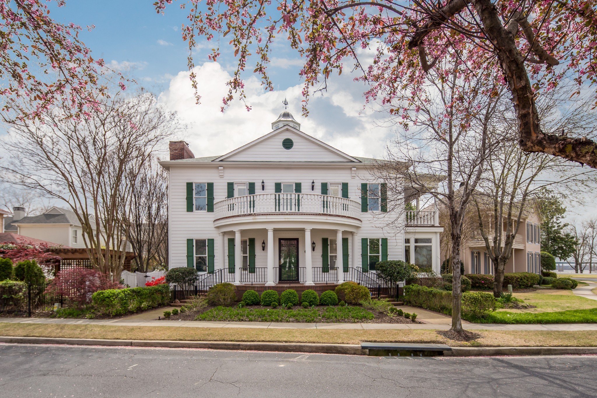 listing main picture