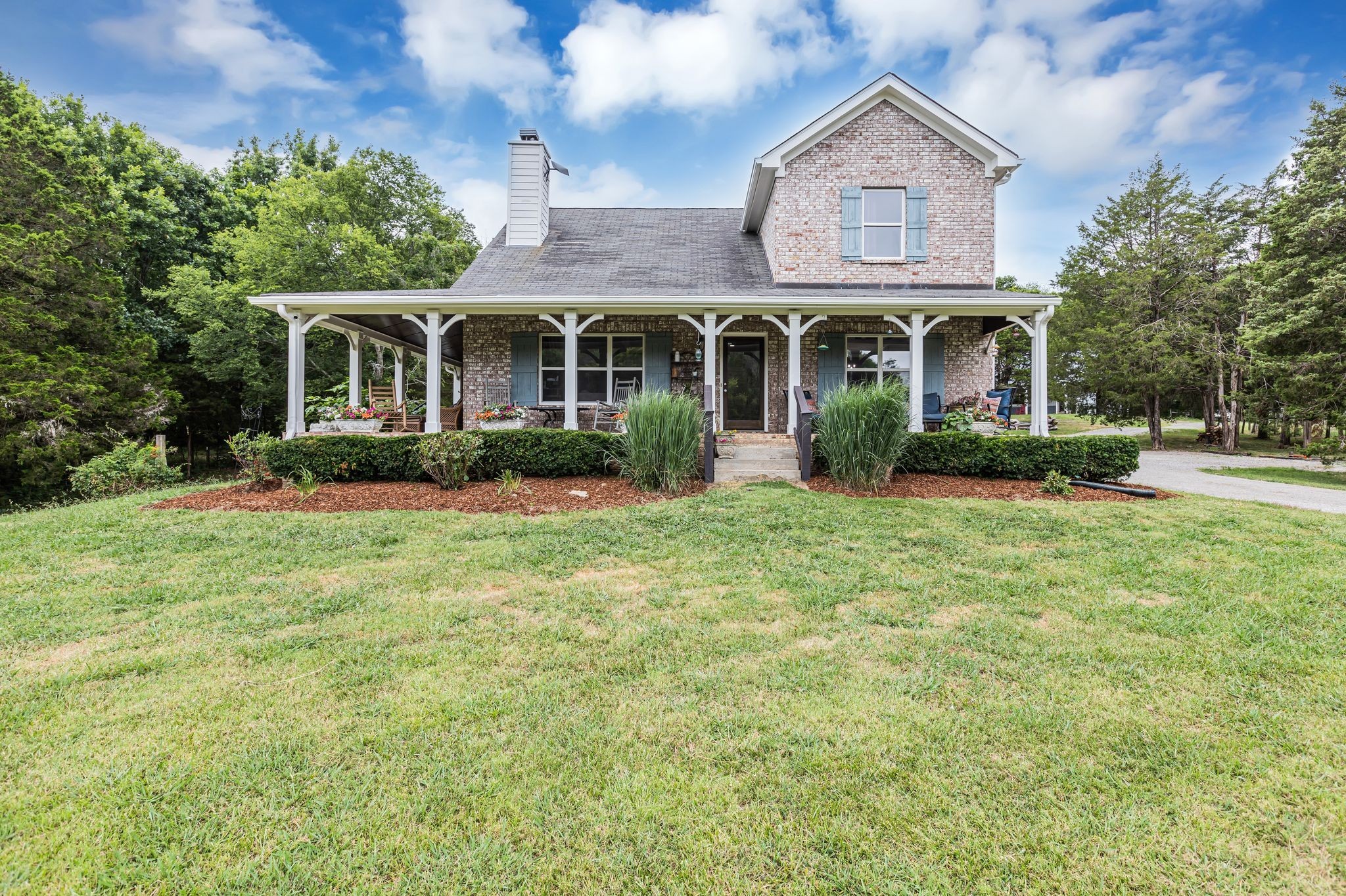 listing main picture