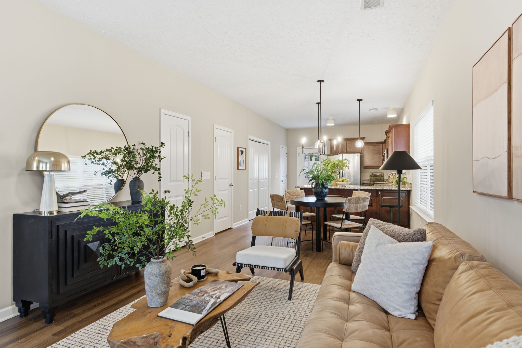 listing main picture