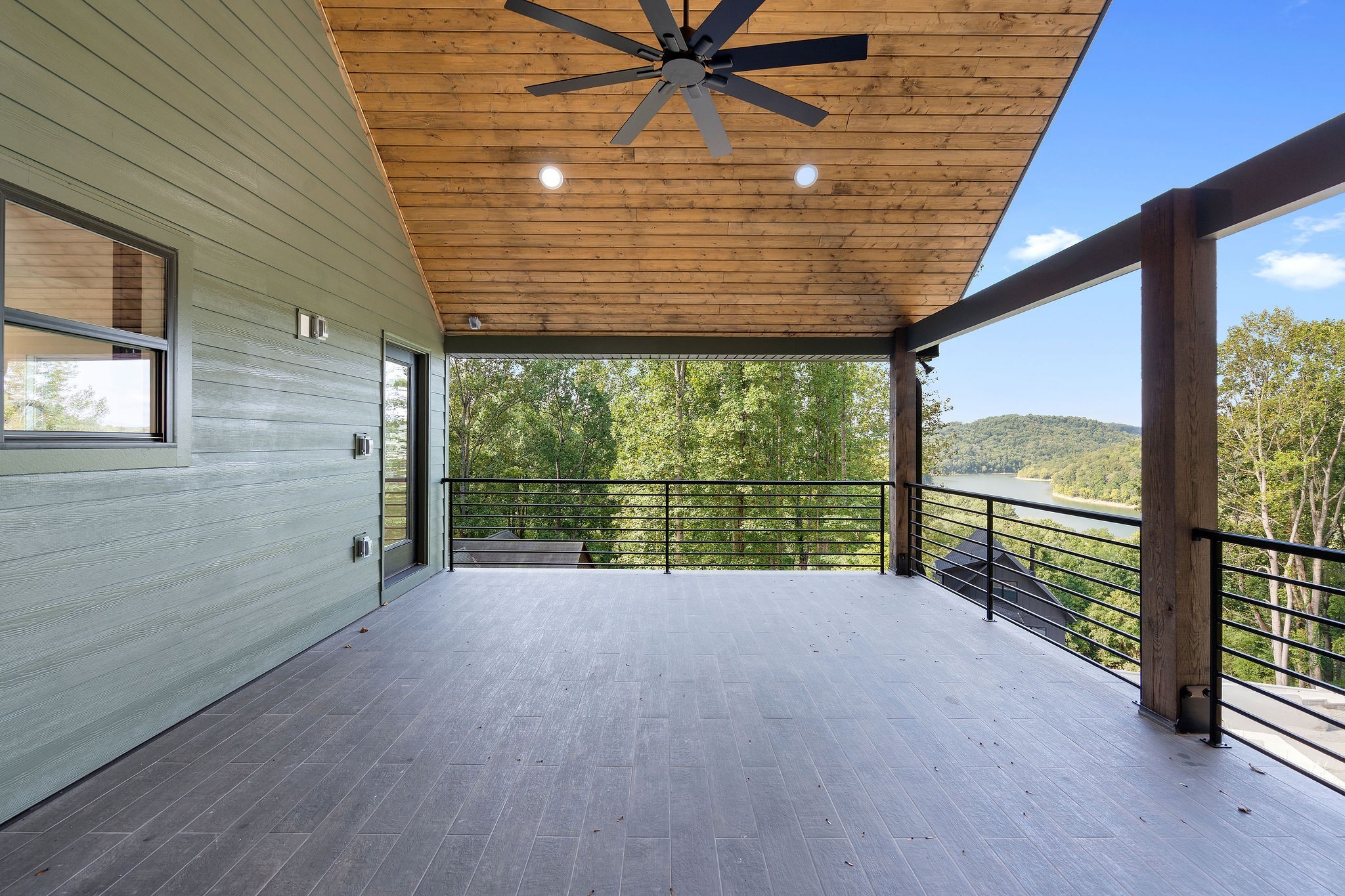 listing main picture