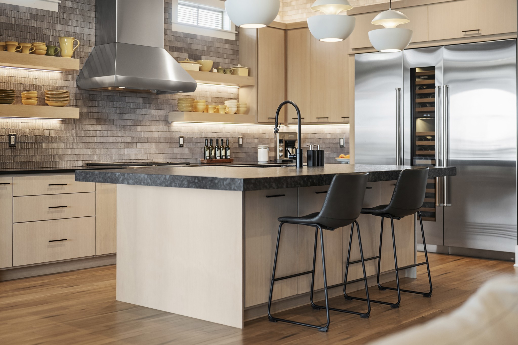 listing main picture