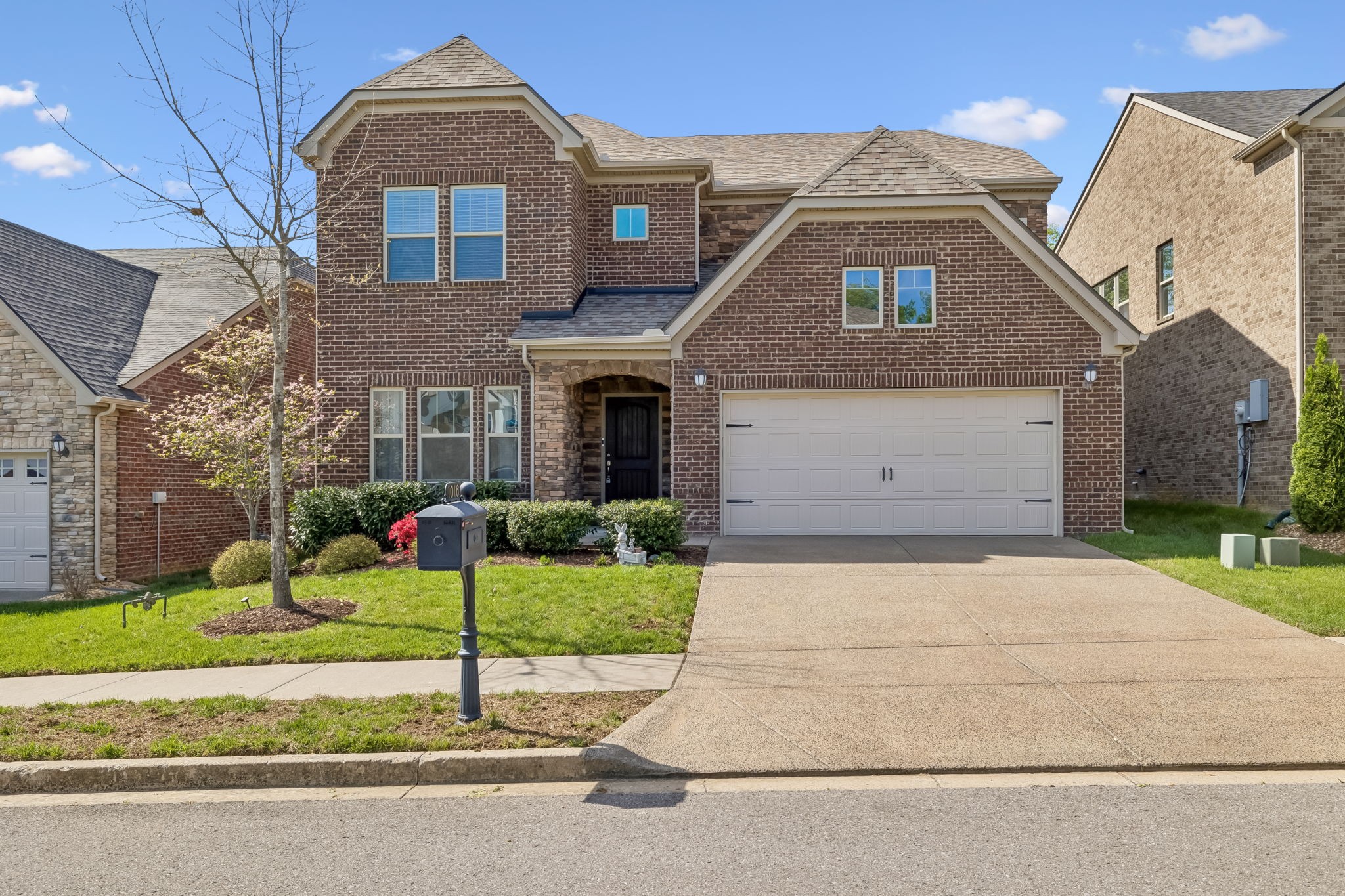 listing main picture