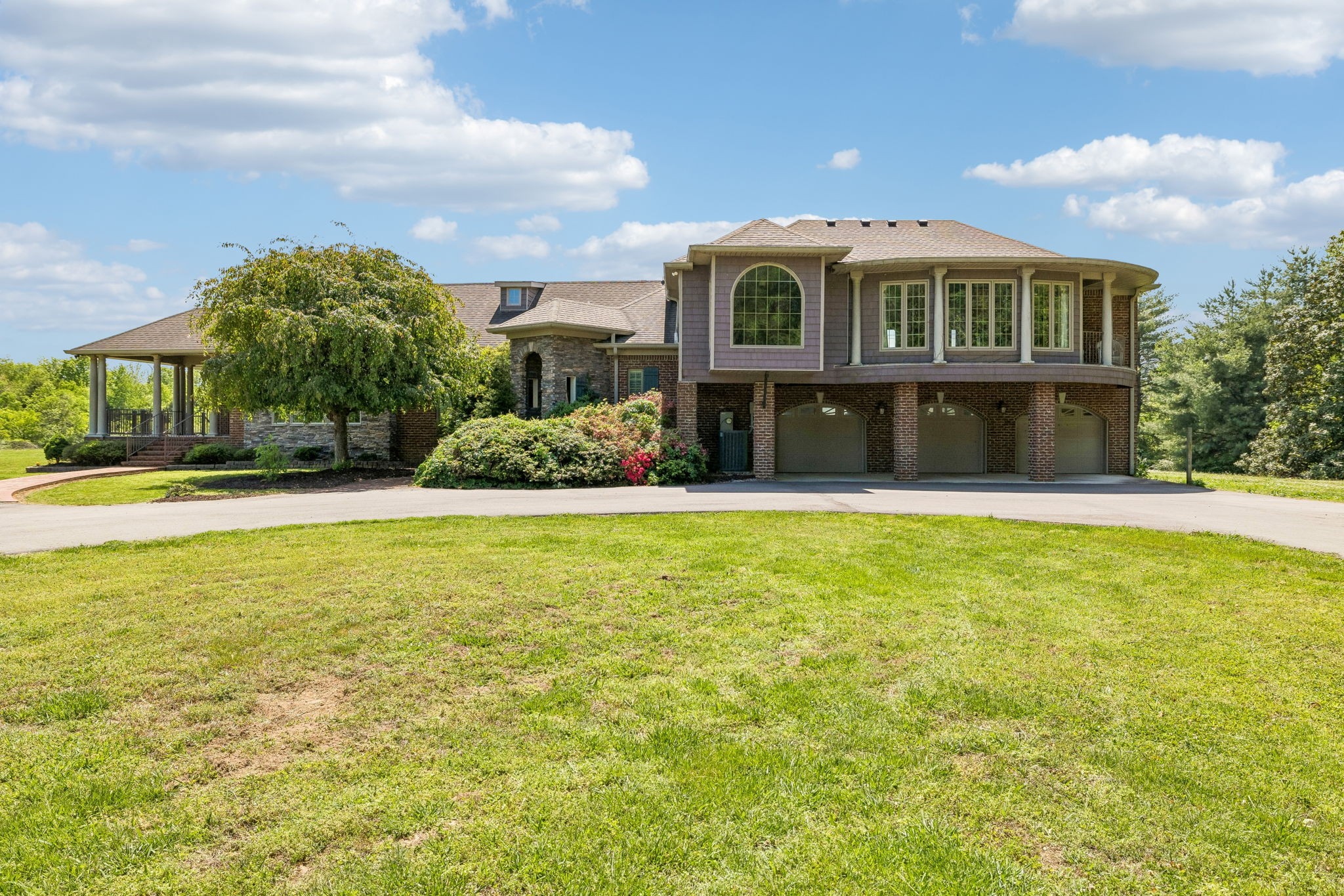 listing main picture