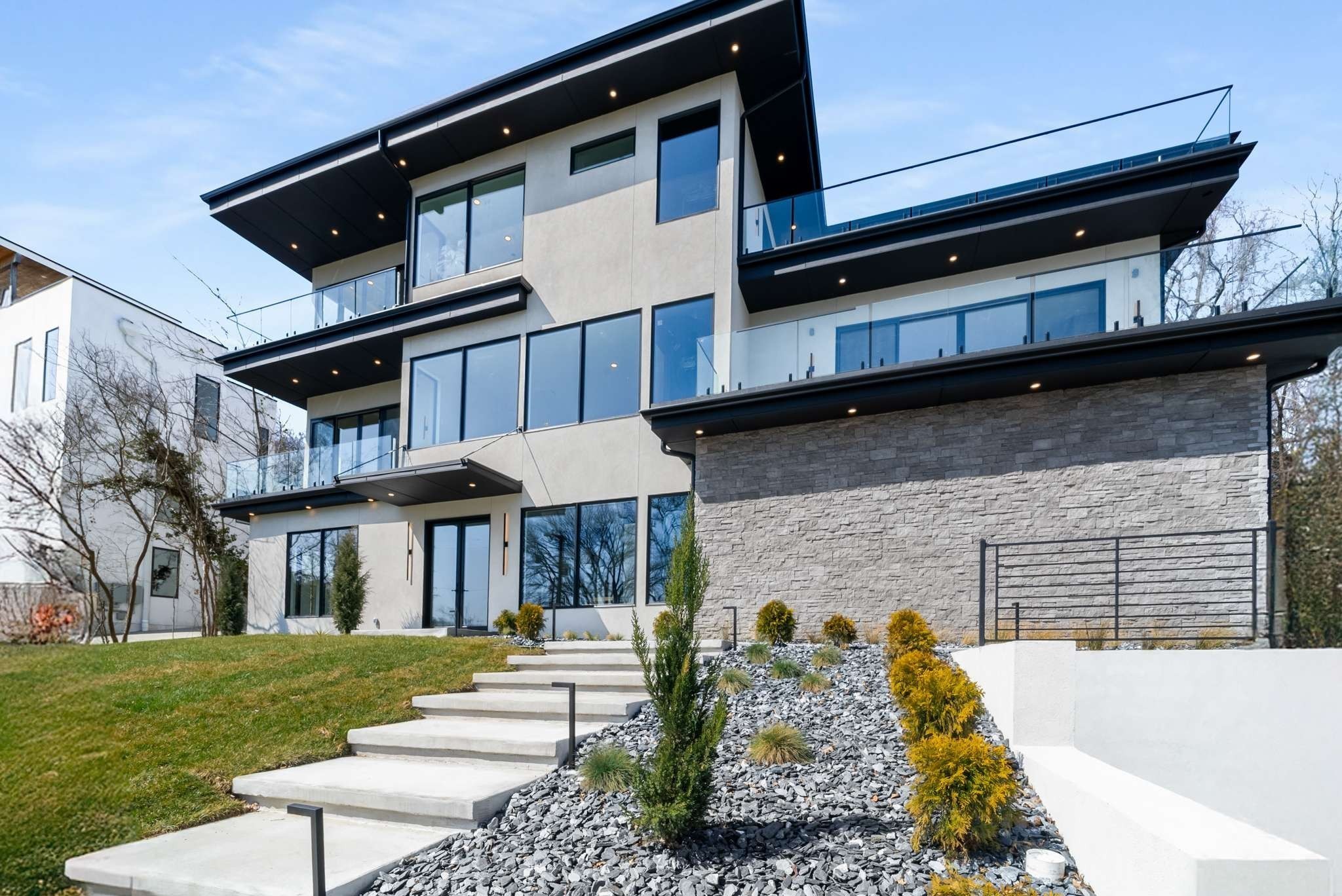 listing main picture