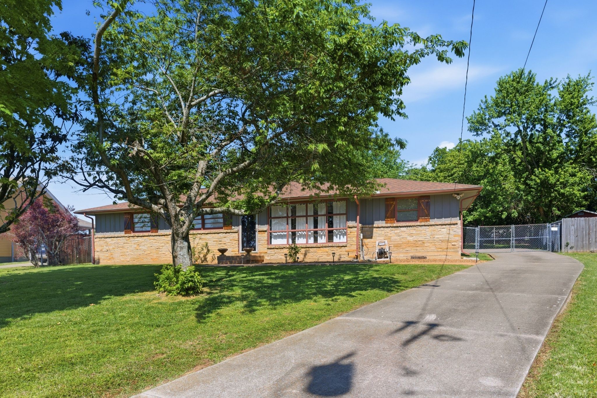 listing main picture