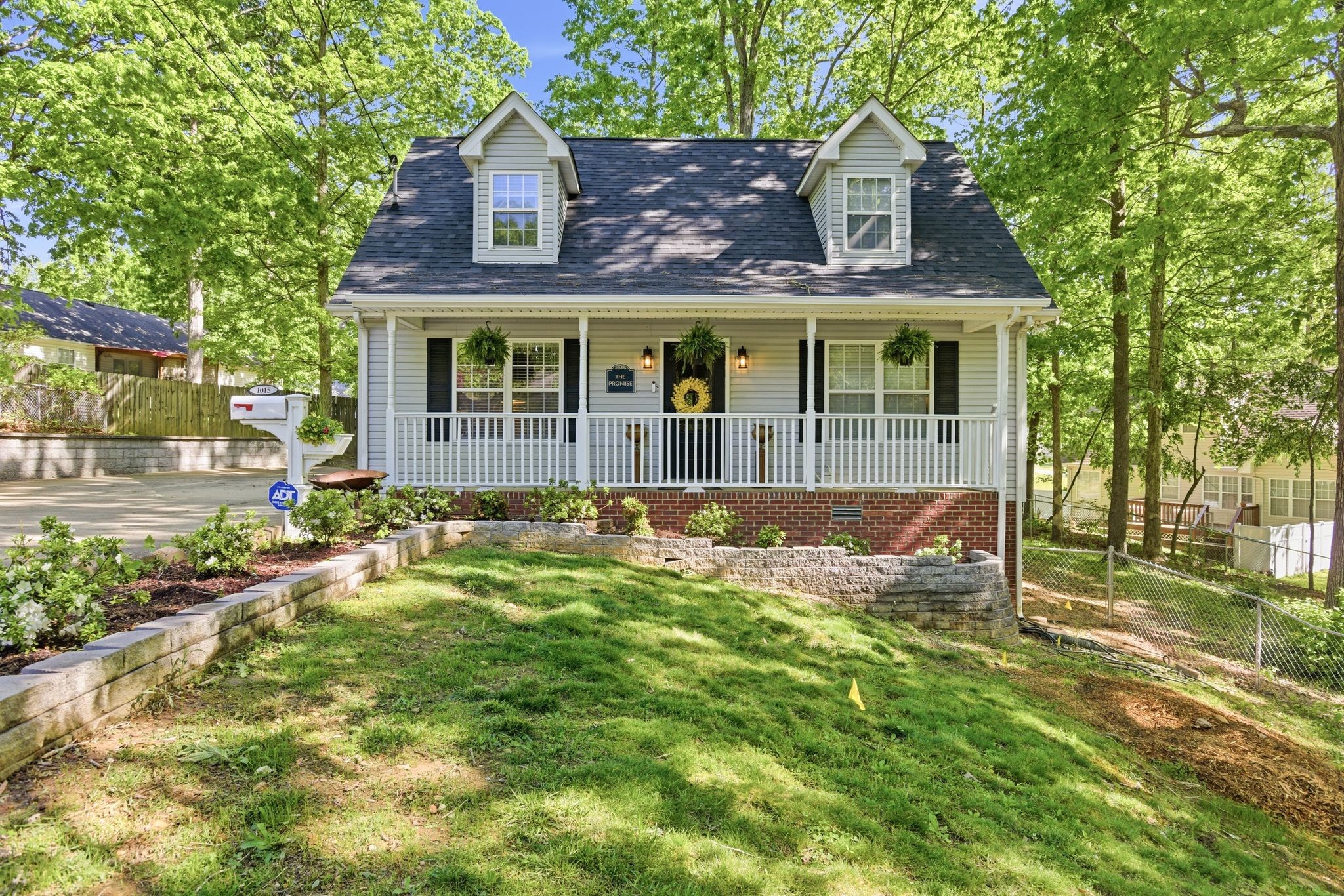 listing main picture