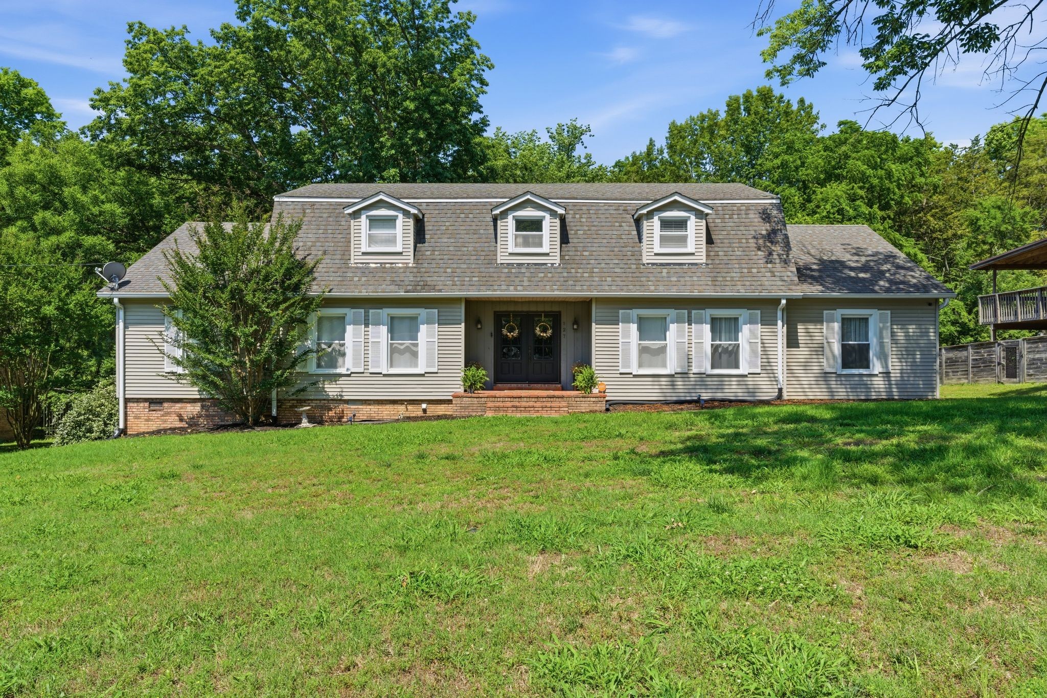 listing main picture