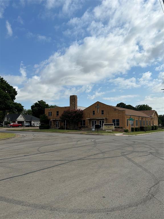 listing main picture