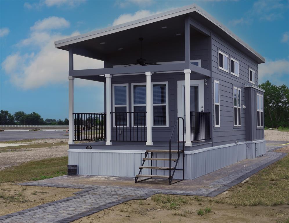 listing main picture