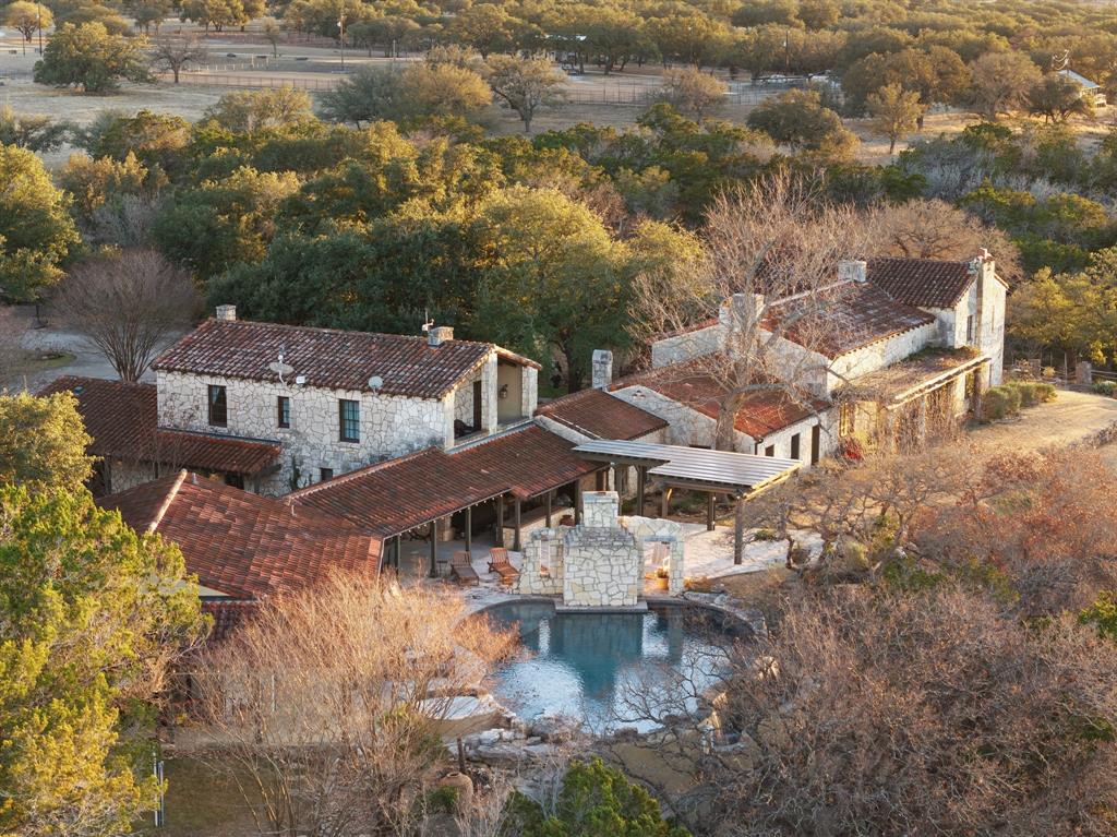 listing main picture