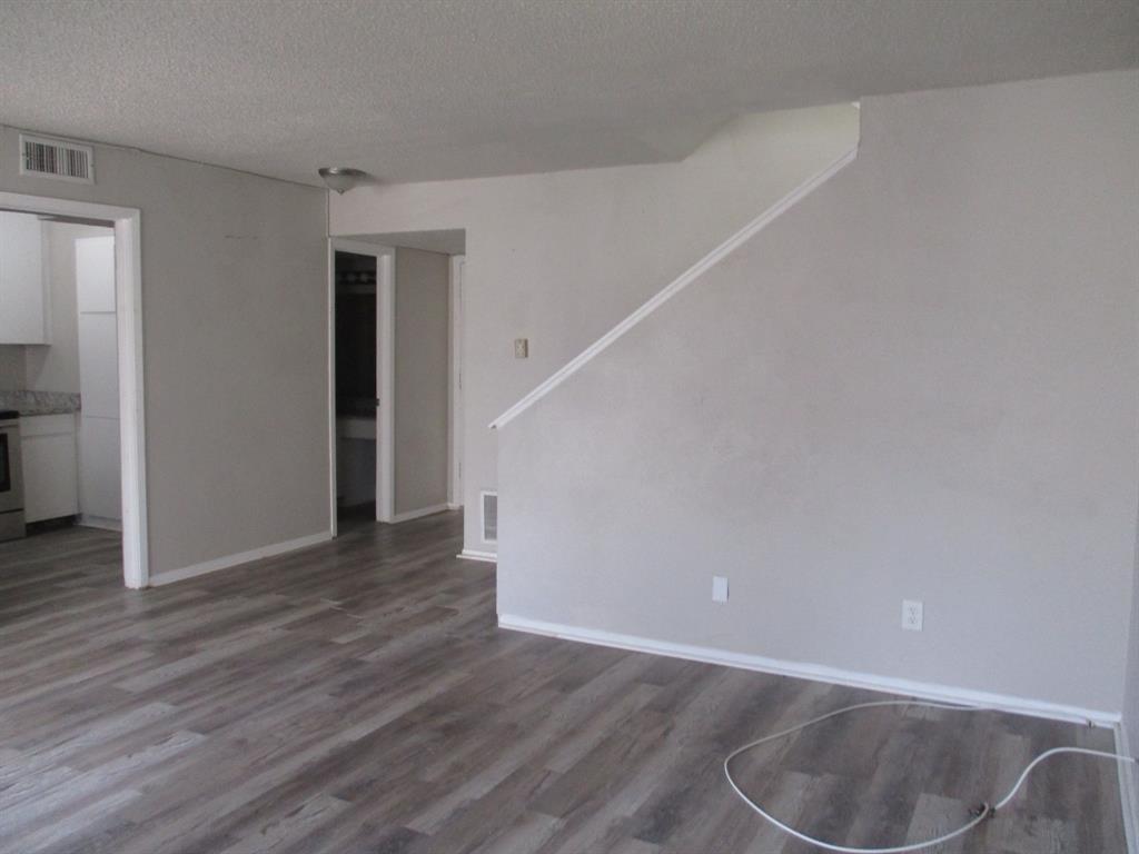 listing main picture