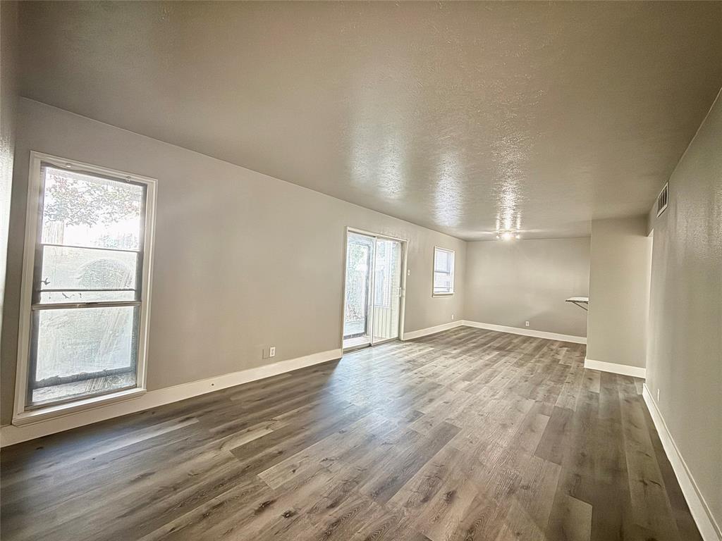 listing main picture