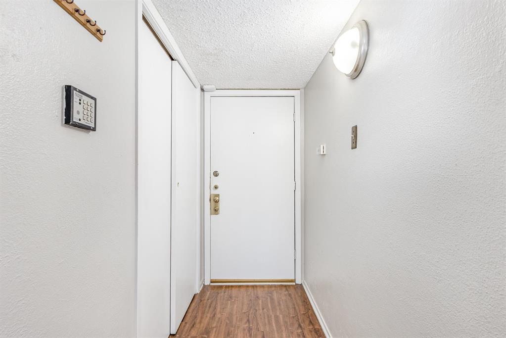 listing main picture
