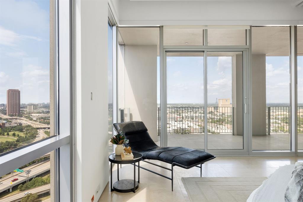 listing main picture