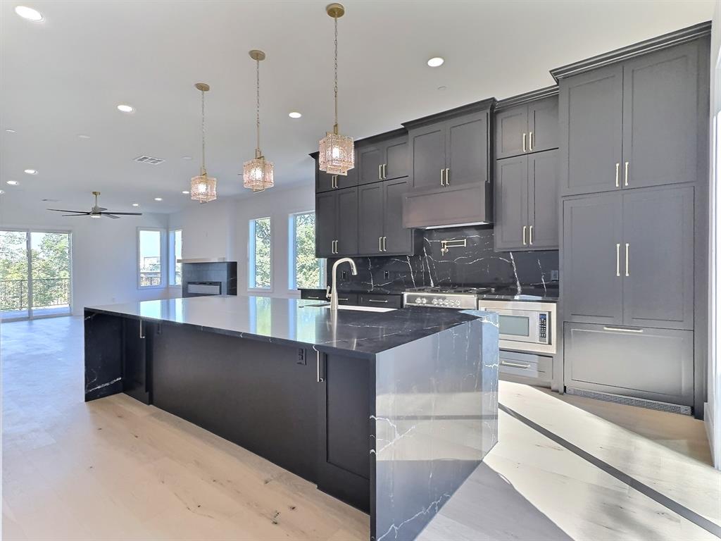 listing main picture