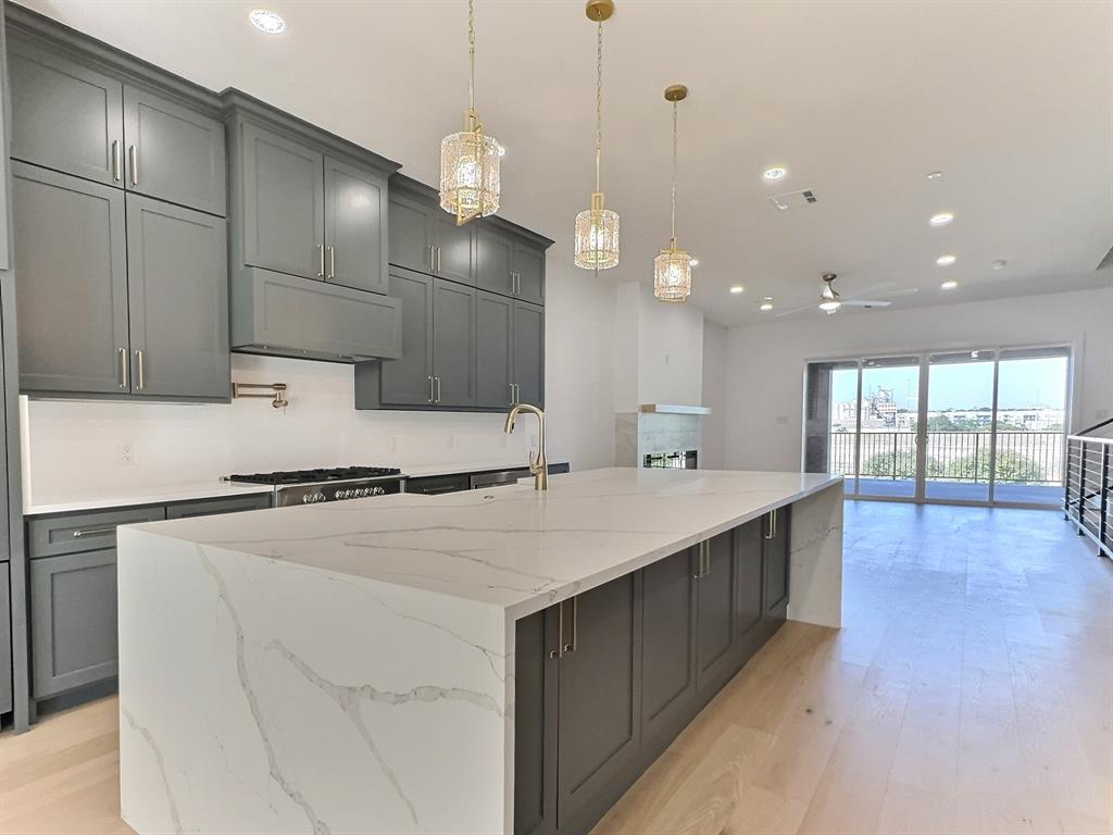 listing main picture