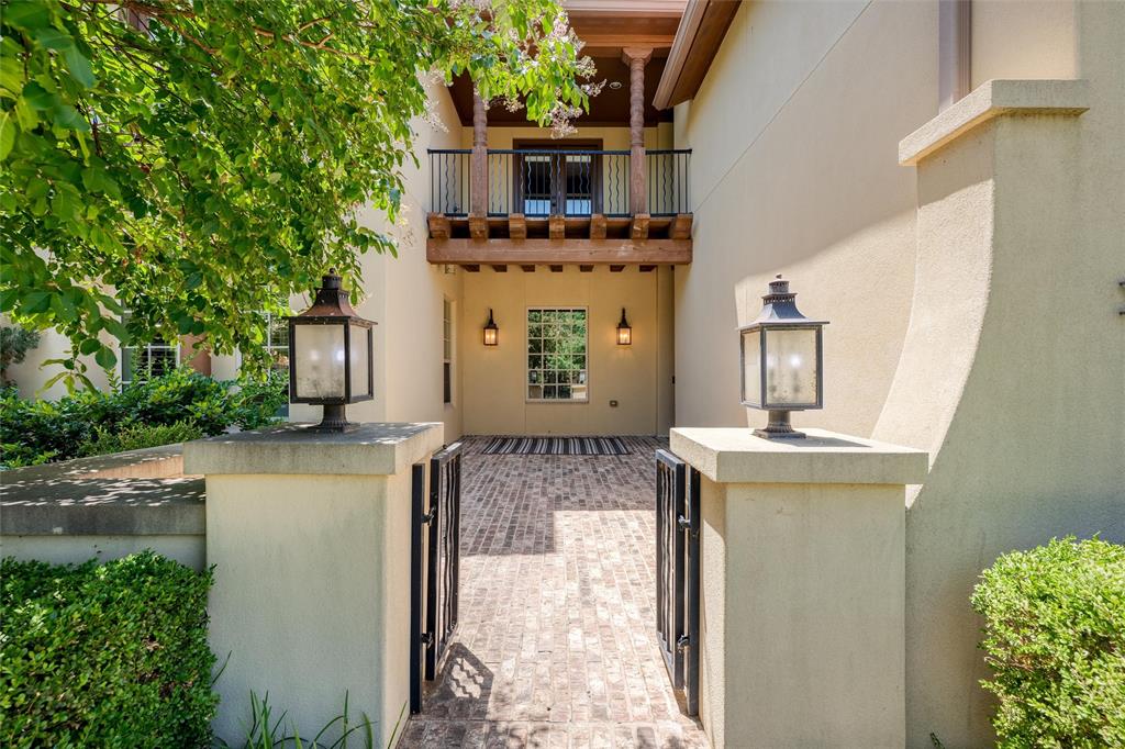 listing main picture