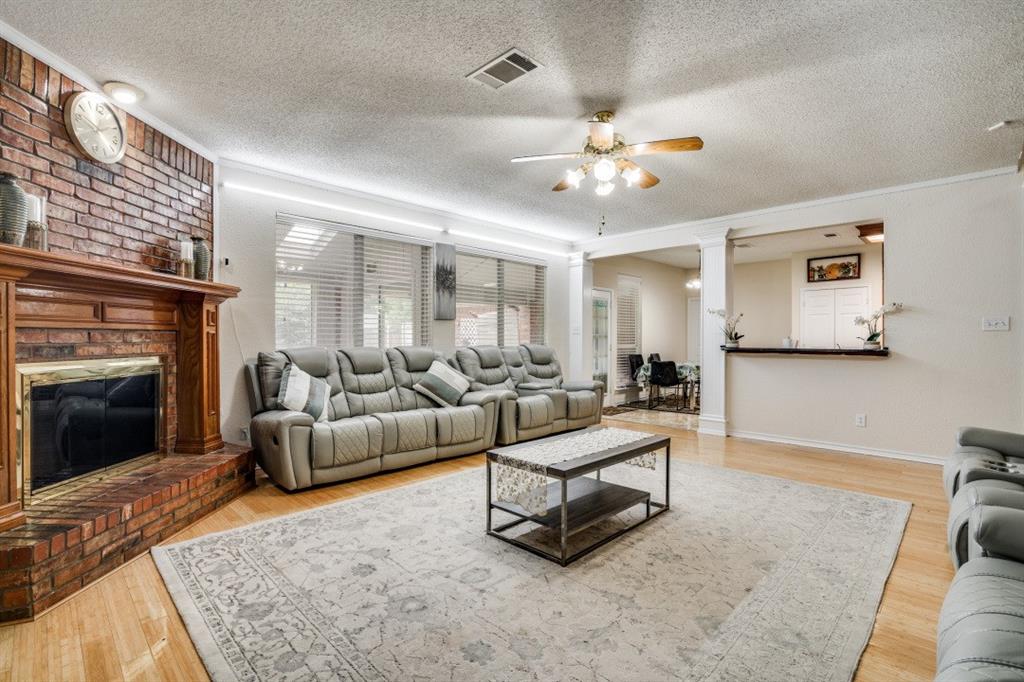 listing main picture