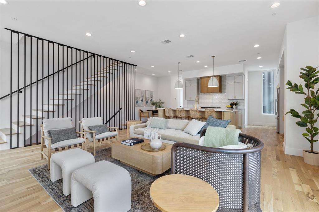 listing main picture