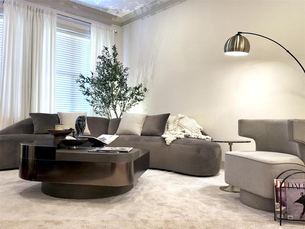 listing main picture