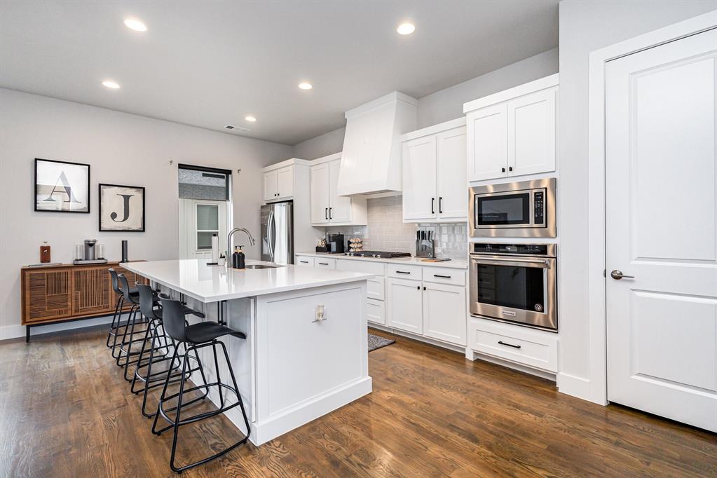 listing main picture