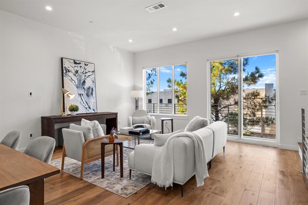 listing main picture