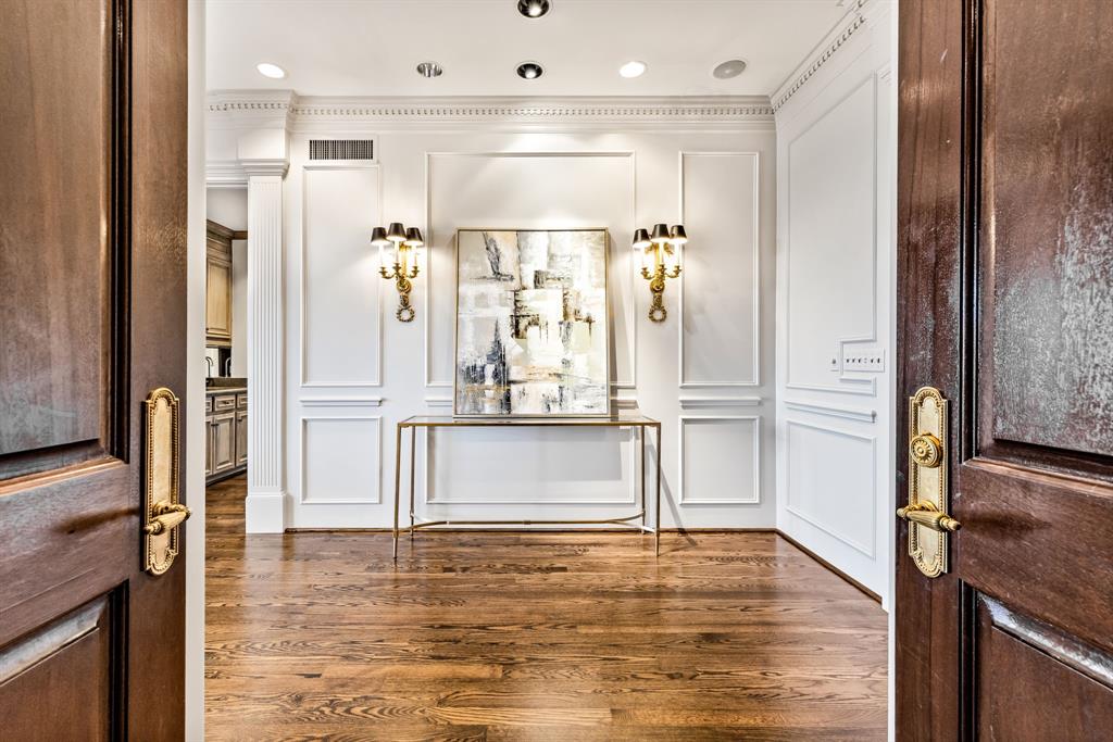 listing main picture