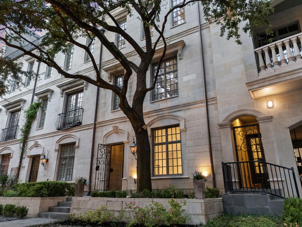 listing main picture