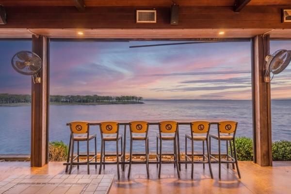 listing main picture