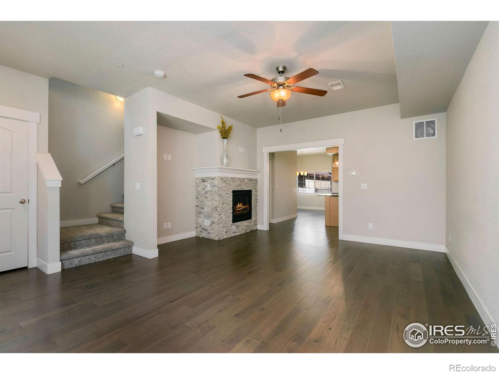 listing main picture
