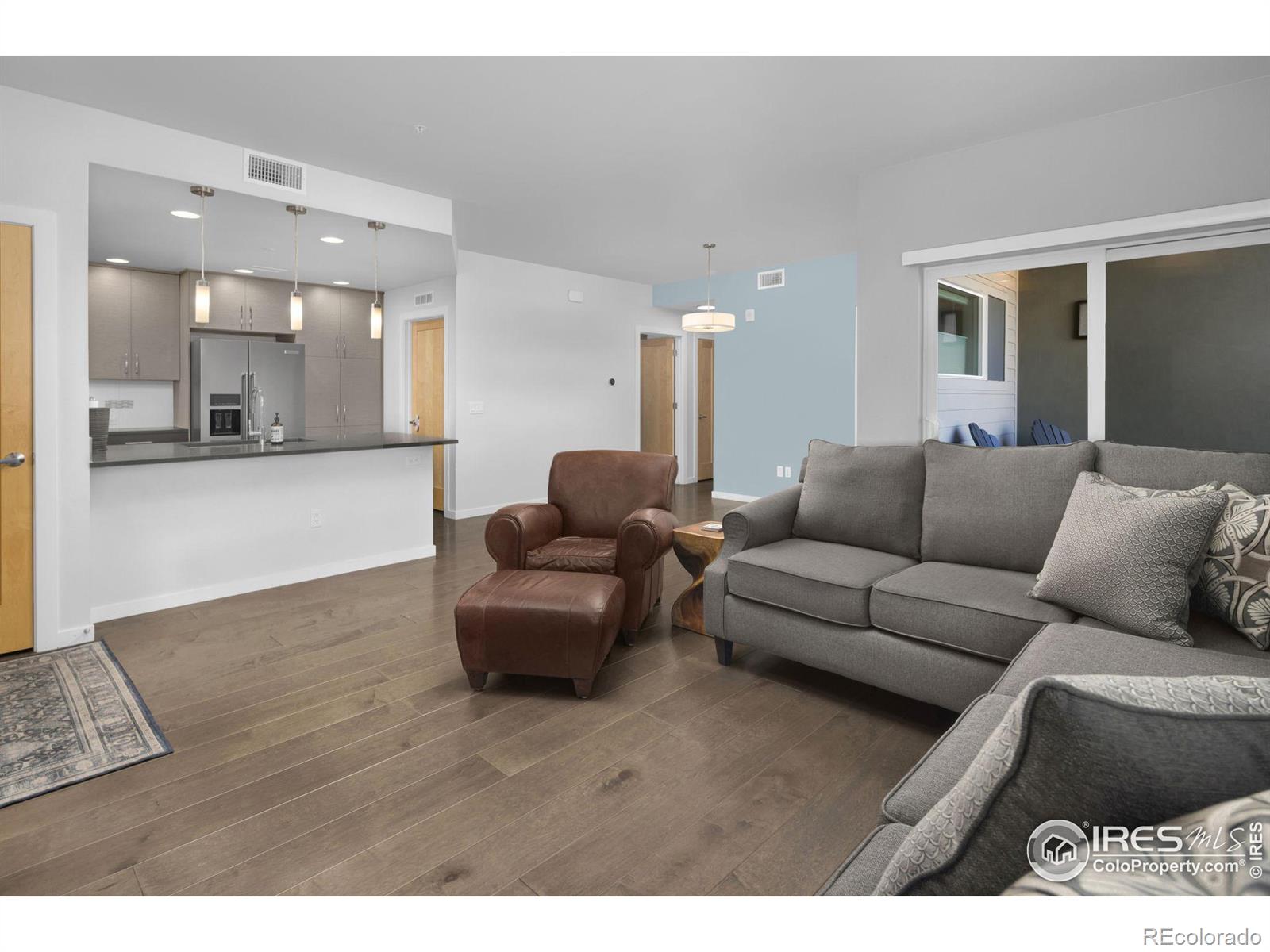 listing main picture