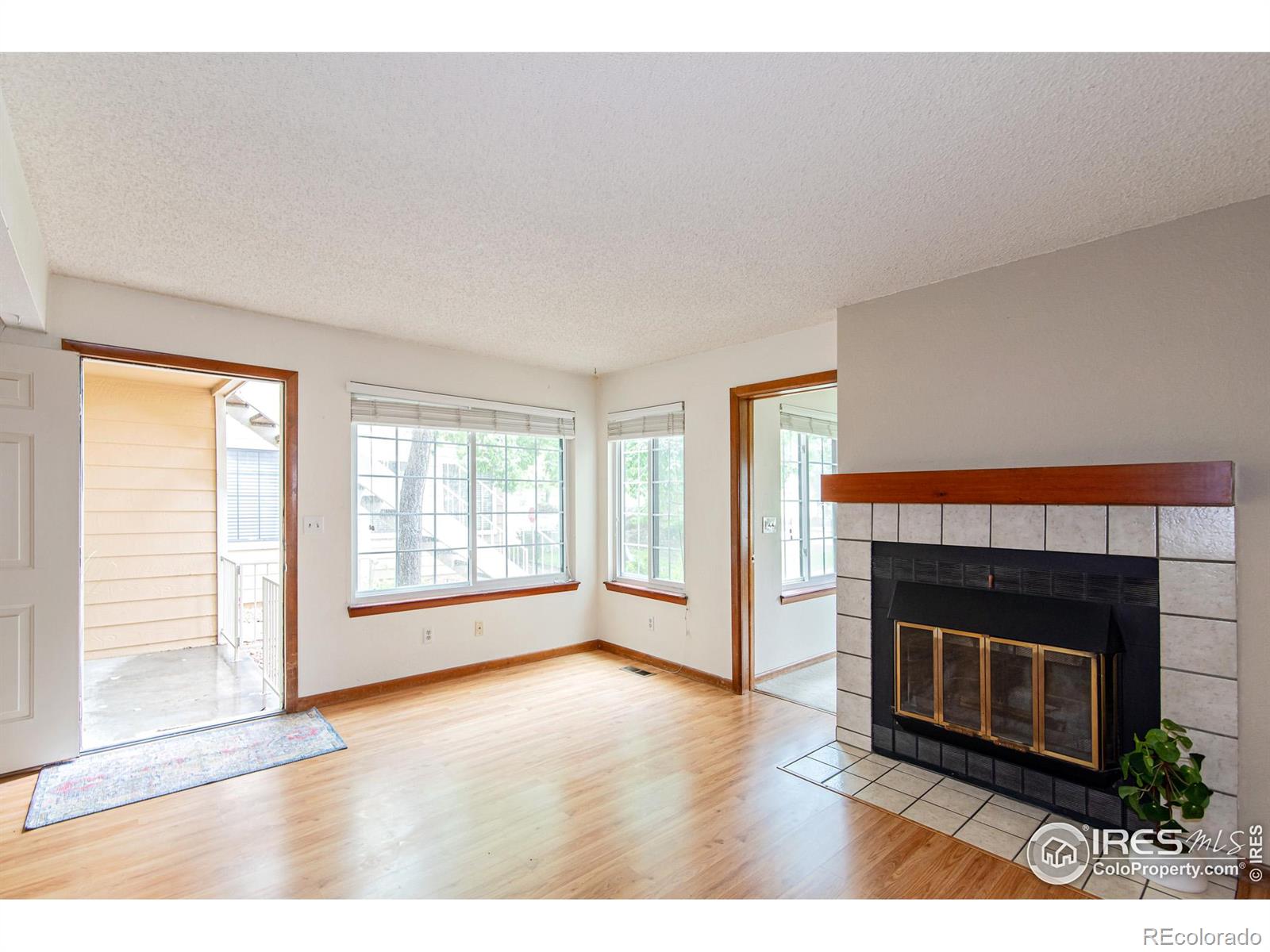 listing main picture