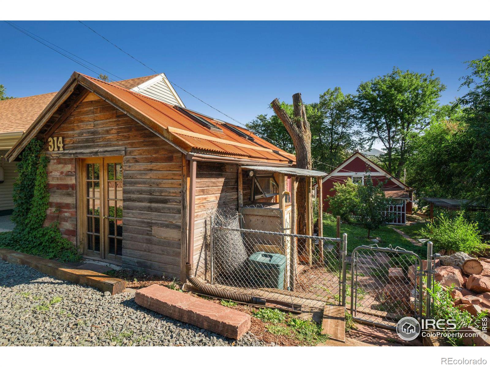 listing main picture