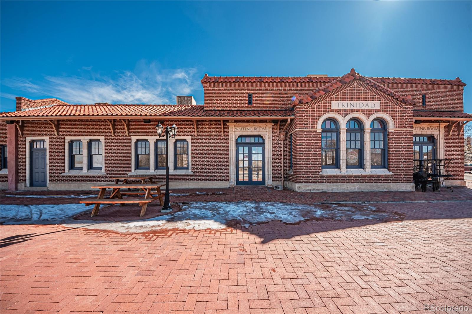 listing main picture