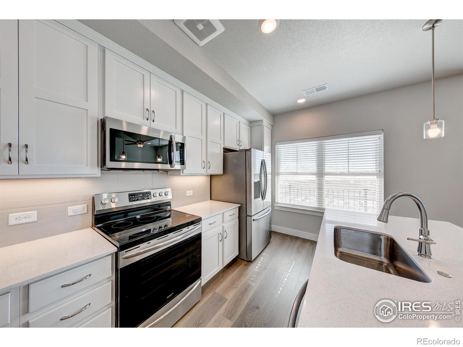 listing main picture
