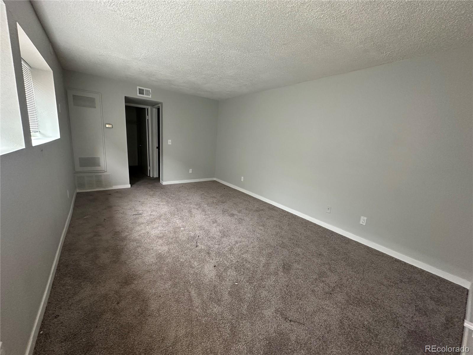 listing main picture