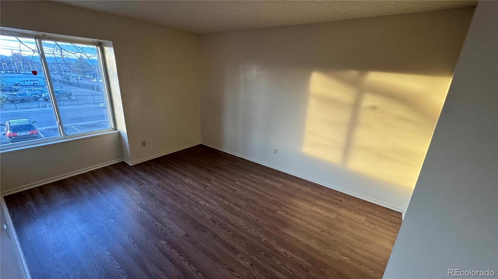 listing main picture