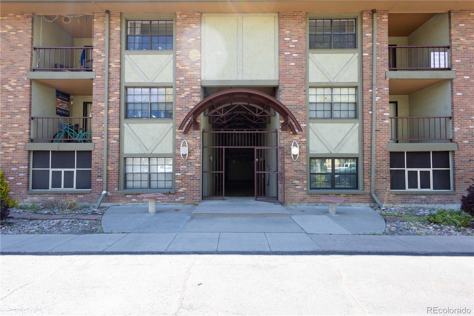 listing main picture