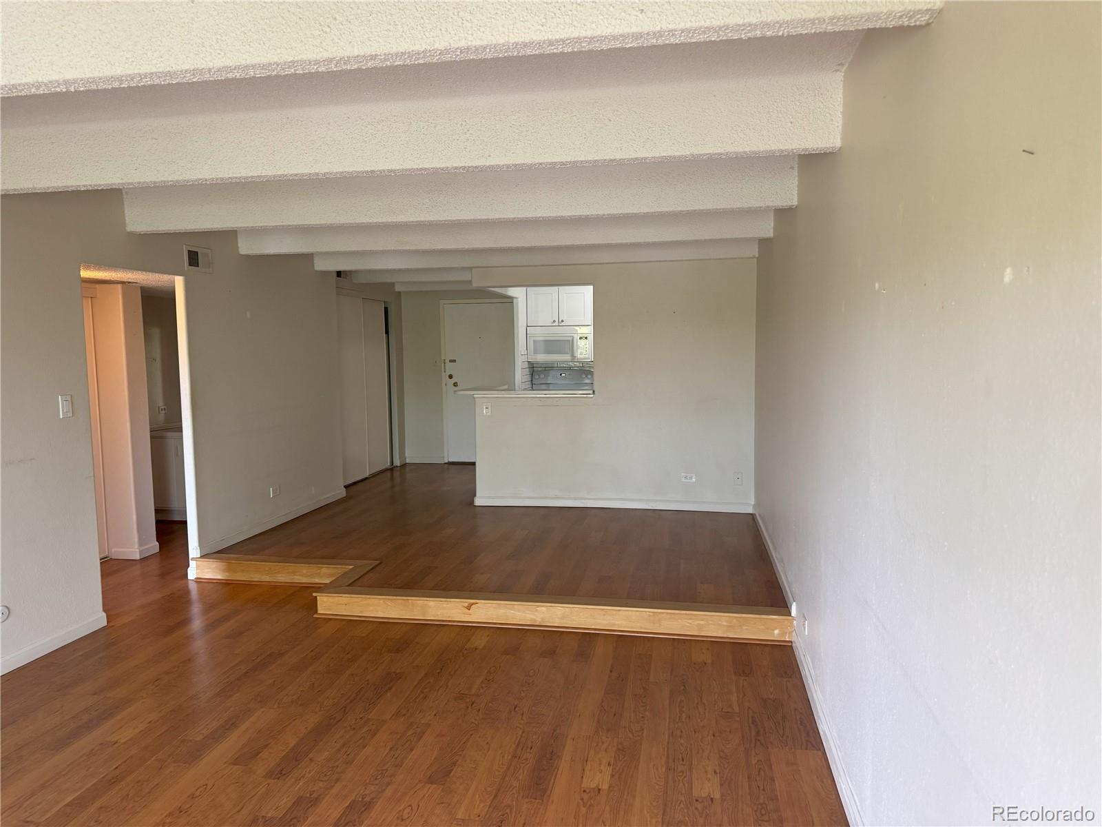 listing main picture