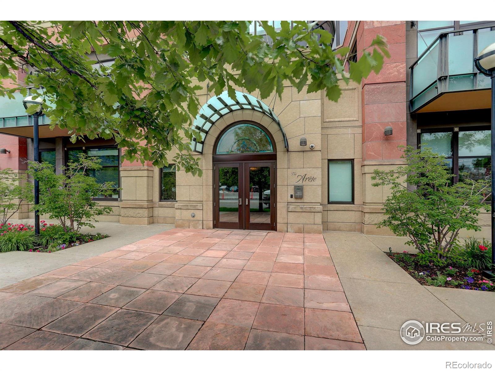 listing main picture